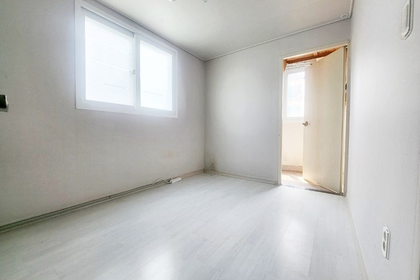 채광가득큰길가🚘방3 0번째 이미지