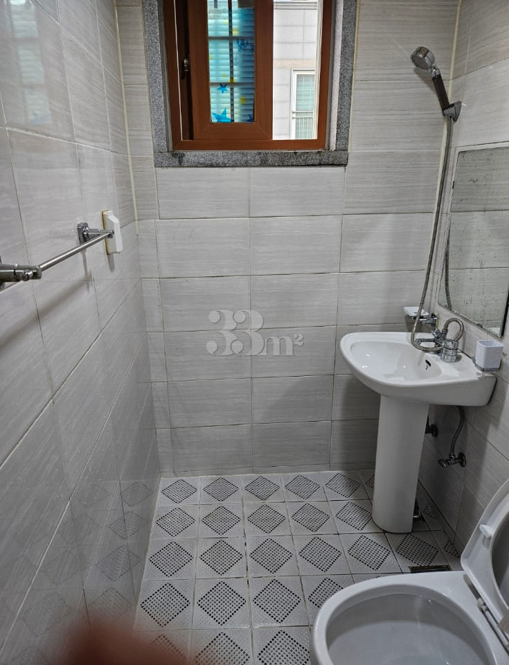 Remodeling a 3rd-floor studio apartment 5th image