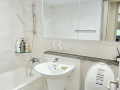 Newly built apartment just a 6-minute drive f 18th image