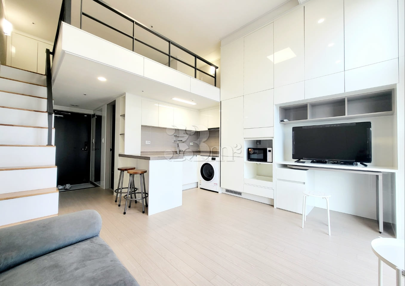 Spacious, south-facing, two-story apartment w 3th image