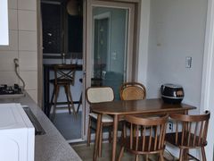 Fully furnished, stylish space just 5 minutes 8th image