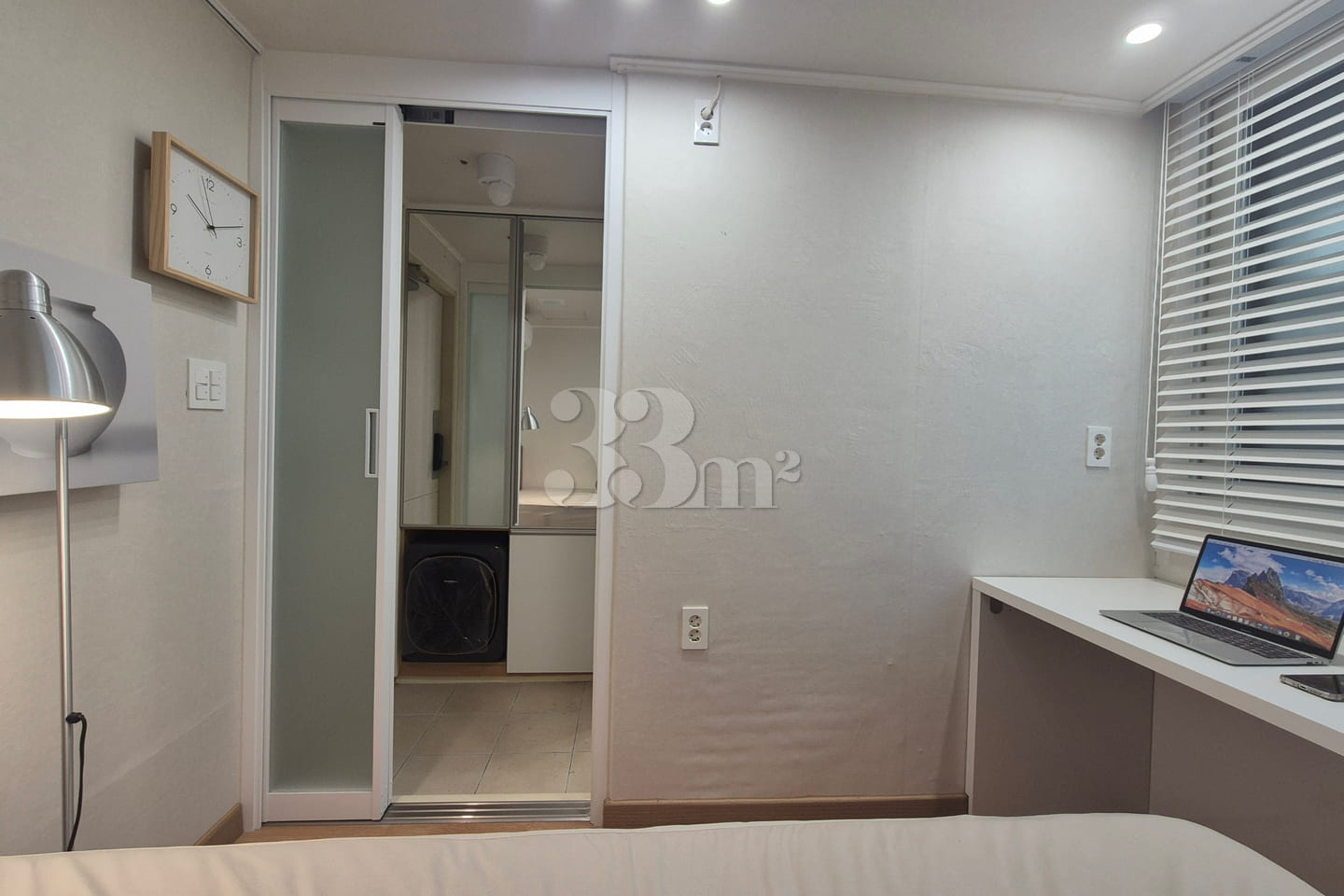 Fully furnished, renovated, 5th floor with el 5th image