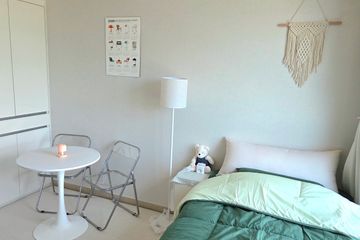 Fully furnished studio right next to the subw