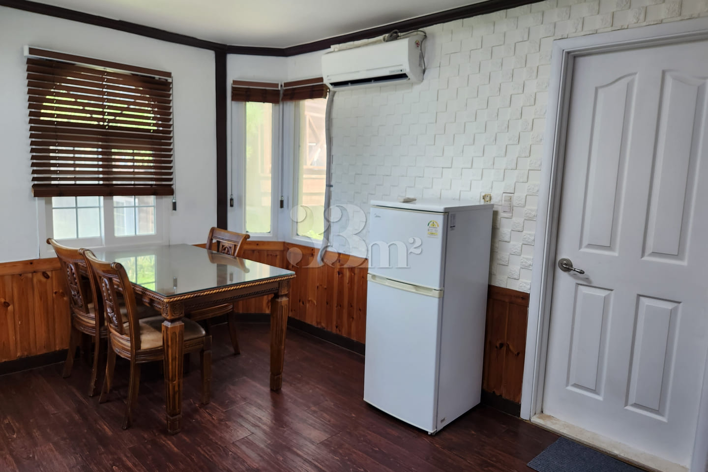 Separate-layout studio apartment on Aewol Coa 1th image