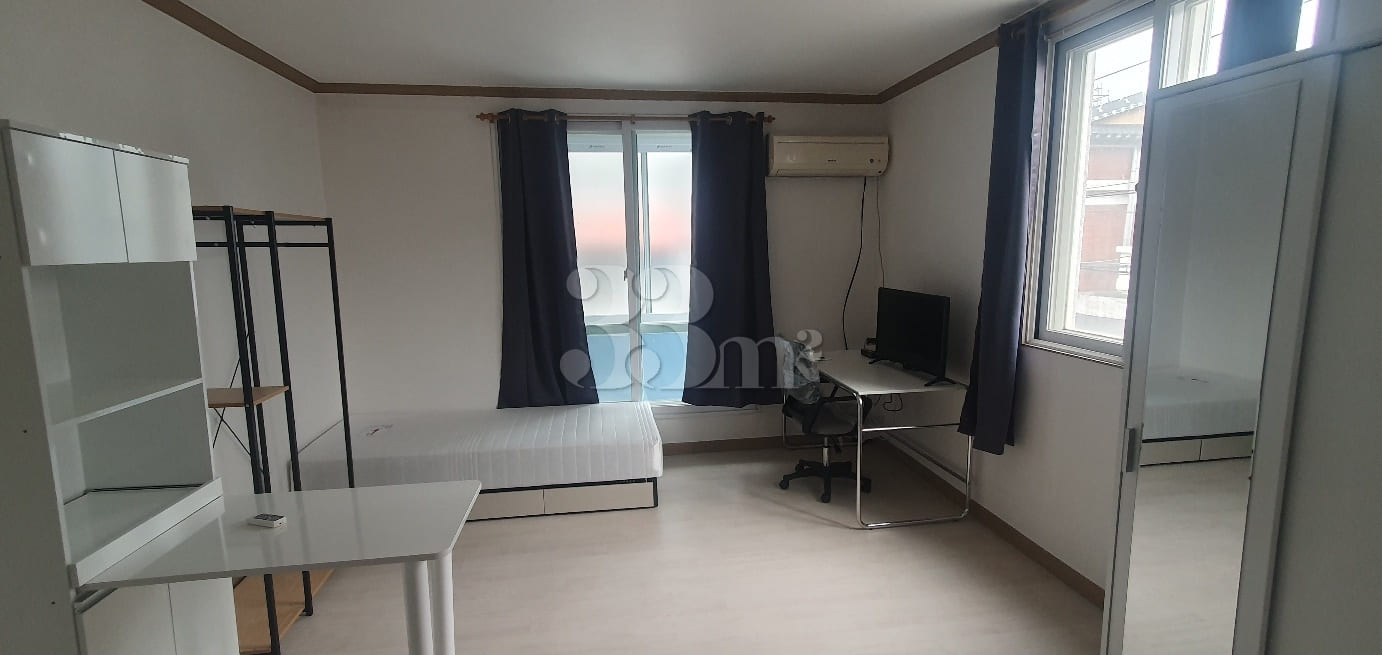 Fully furnished studio near Wonkwang Universi 2th image