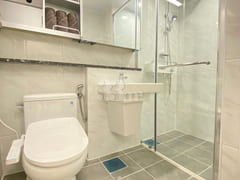 Newly built studio apartment, 3 minutes from 6th image