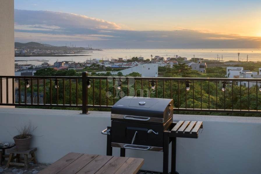 Fantastic Ocean View Luxury Home 19th image