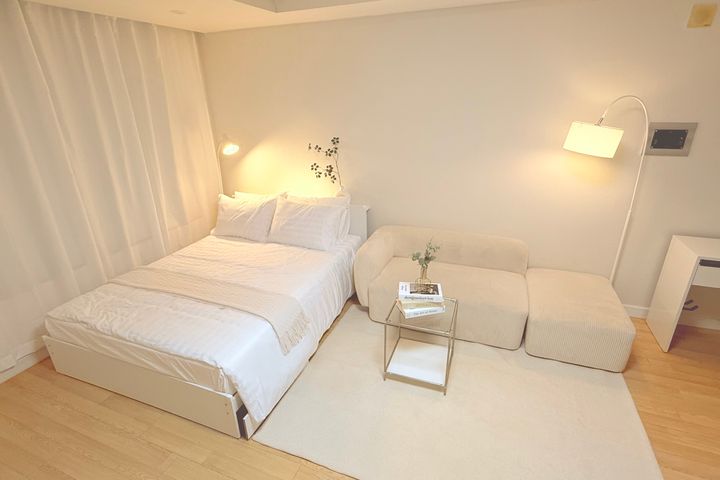 5-minute walk from Gangnam Station, fully fur 0th image