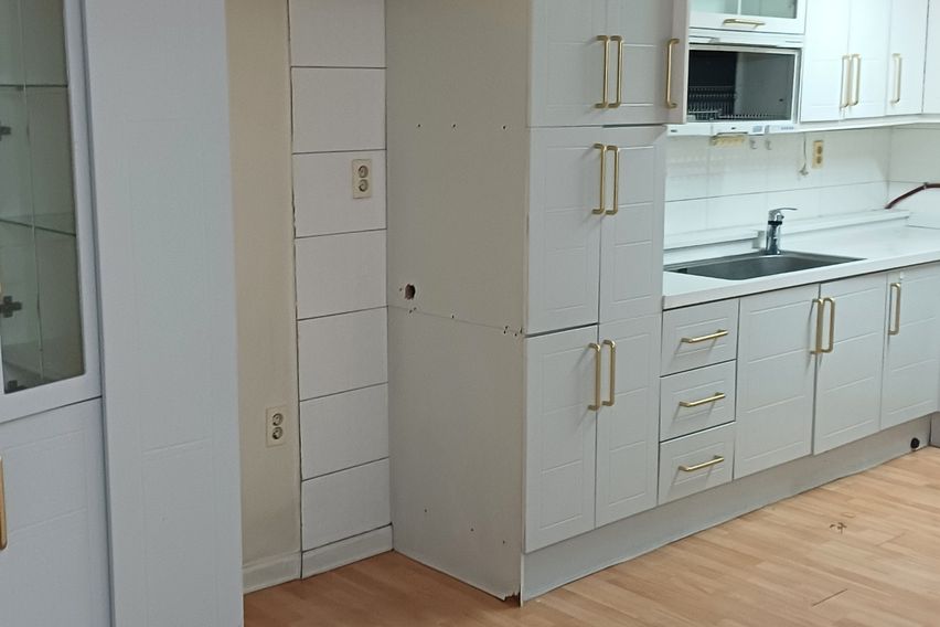 넓은 거실 쓰리룸신축급 2번째 이미지