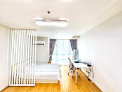 Spacious unit, 3 minutes from Gangnam Station 2th image