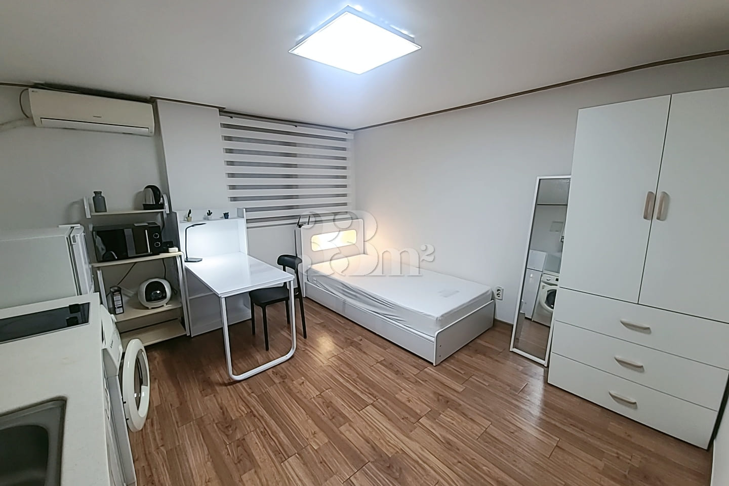 Clean studio apartment near the station 23 4th image