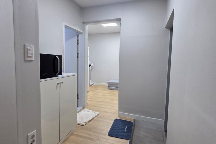 Remodeled two-room apartment, 7-minute walk t 13th image