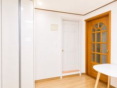 Spacious room on flat ground, suitable for 4 4th image