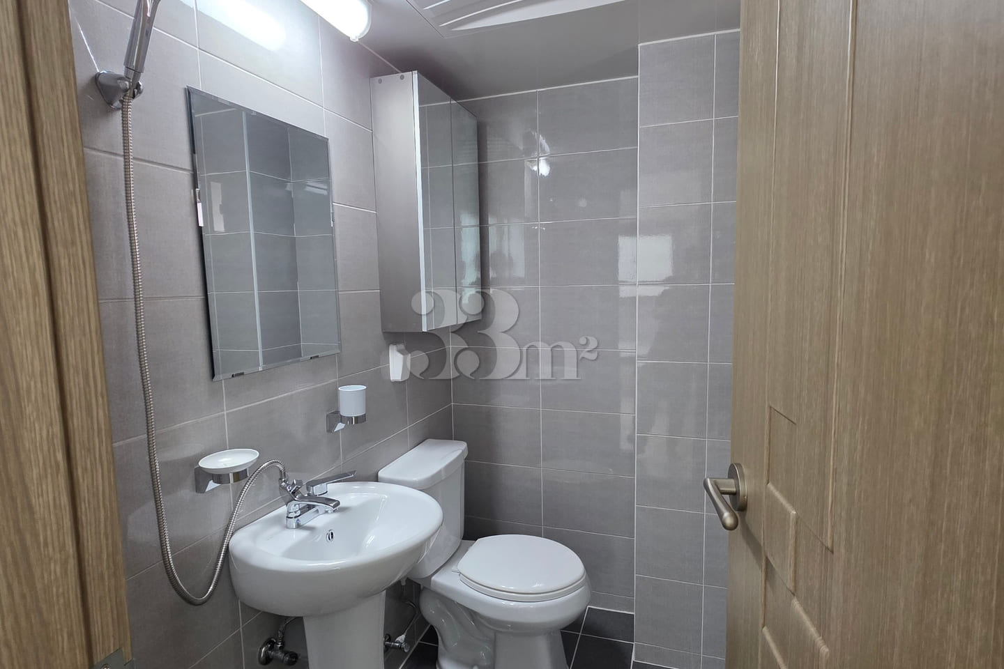 A clean, well-prepared room 4th image