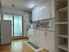 #54 Hapjeong Station 3-Room Unit 4th image
