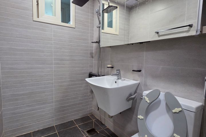 Fully furnished two-room apartment in Doksan- 5th image
