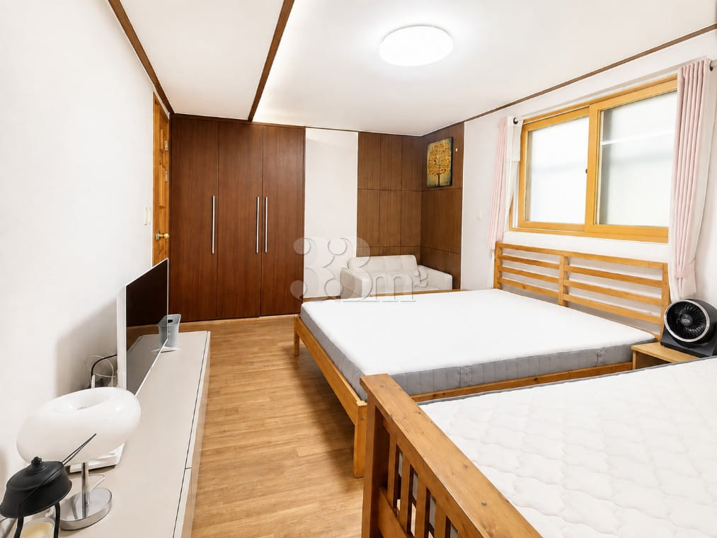 Spacious 12-pyeong room on flat ground in Hye 1th image