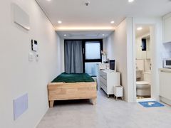 Charming studio apartment 7th image