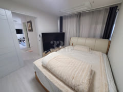 Fully furnished ocean view apartment in front 2th image