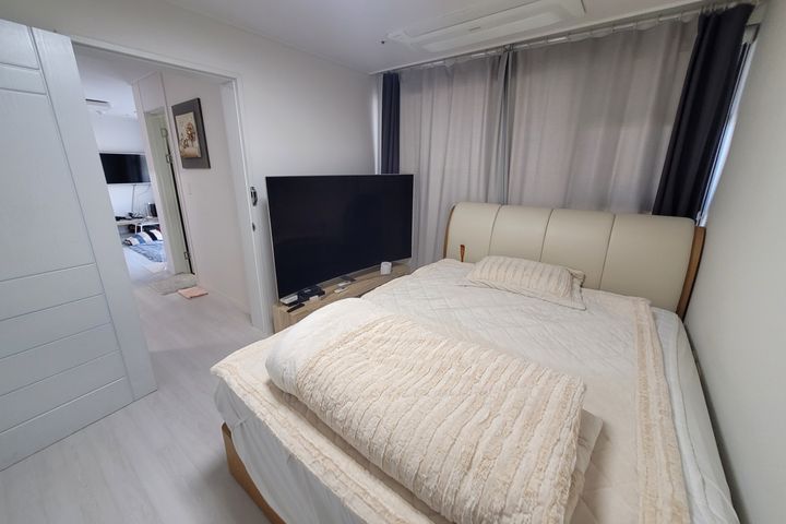 Fully furnished ocean view apartment in front 2th image