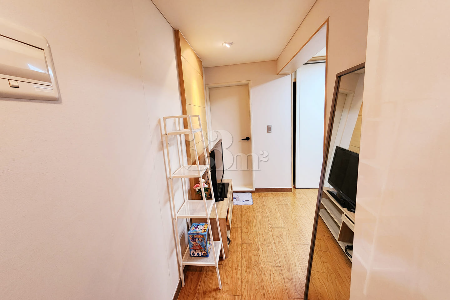 Cozy and pretty studio apartment 13th image