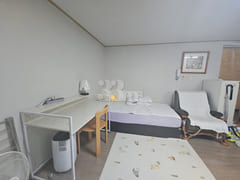 Quiet and affordable studio apartment 3th image