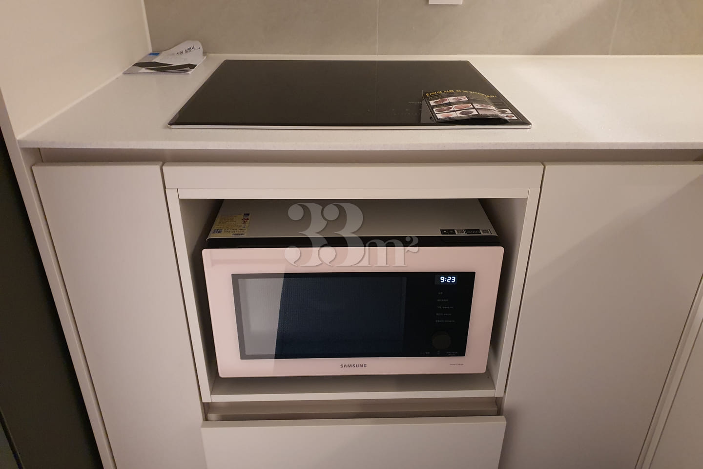 Top-of-the-line remodeled 3-room apartment in 13th image