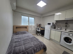 Studio apartment within walking distance of J 1th image