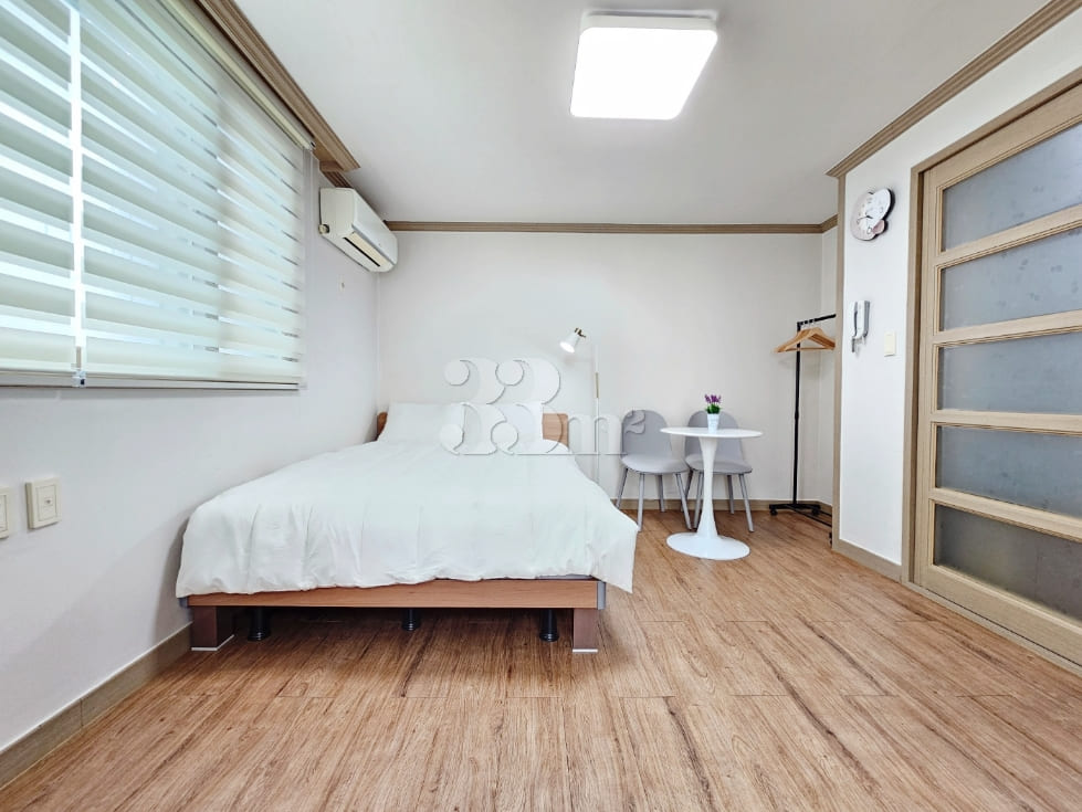 Fully furnished studio apartment near City Ha 2th image