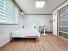 Fully furnished studio apartment near City Ha 2th image