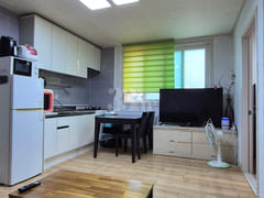 Spacious, fully furnished unit across from In 1th image