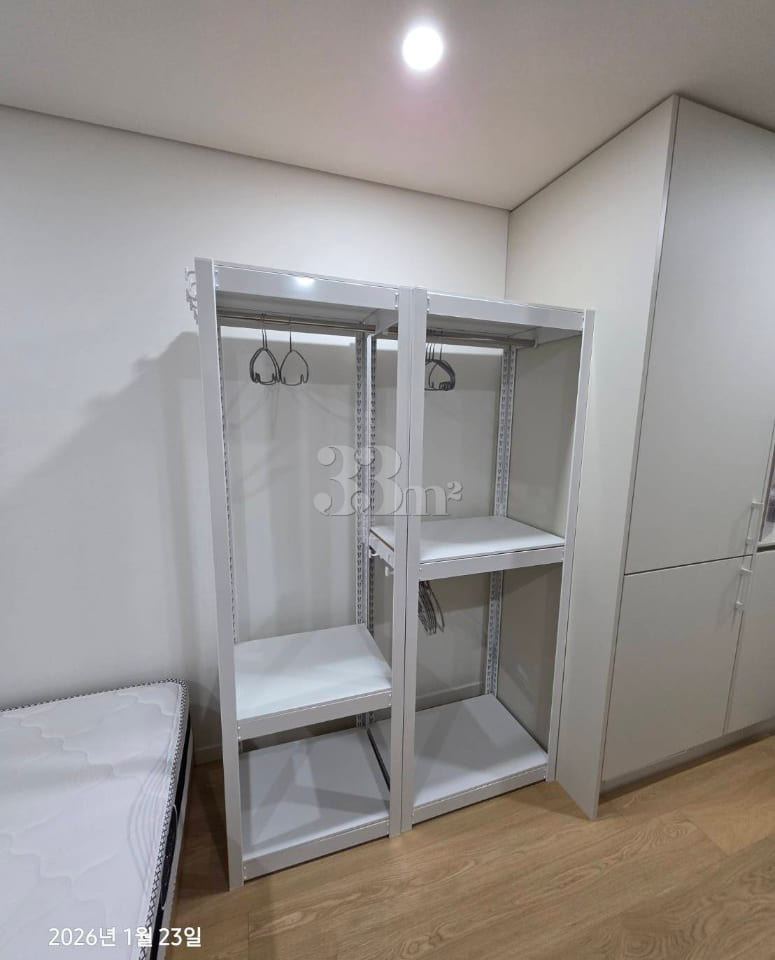 Studio apartment with a large bathtub in Itae 7th image