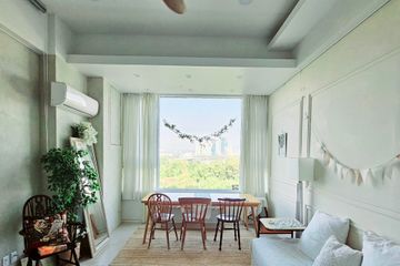 Beautiful interior with a view of the Han Riv