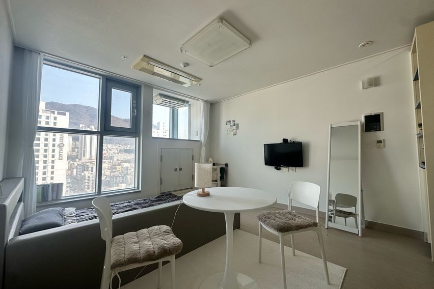 2-minute walk from Jeonpo Station ☀️ Warm Hou 2th image