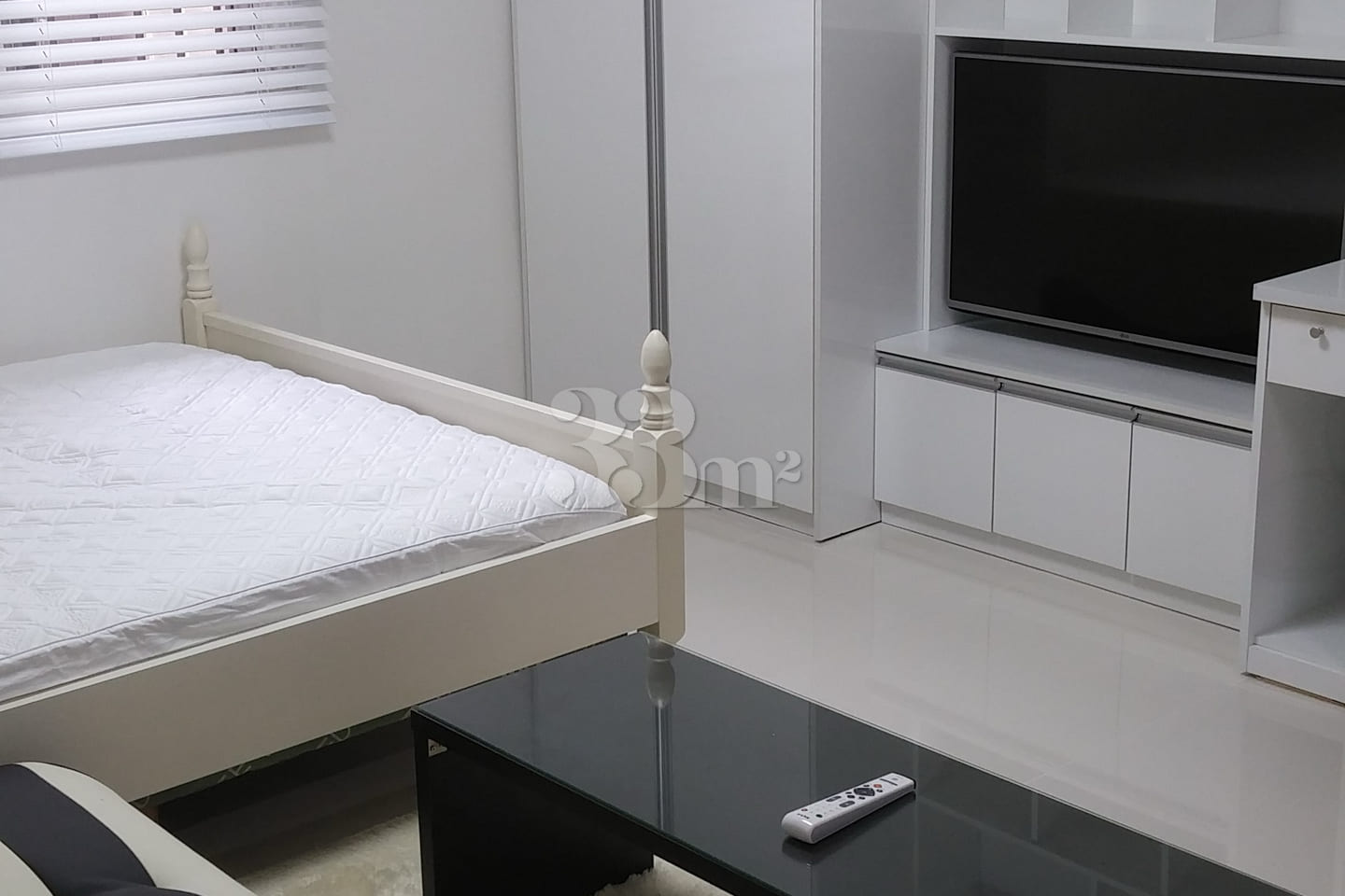 Fully furnished open-plan studio apartment 8th image
