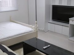 Fully furnished open-plan studio apartment 8th image