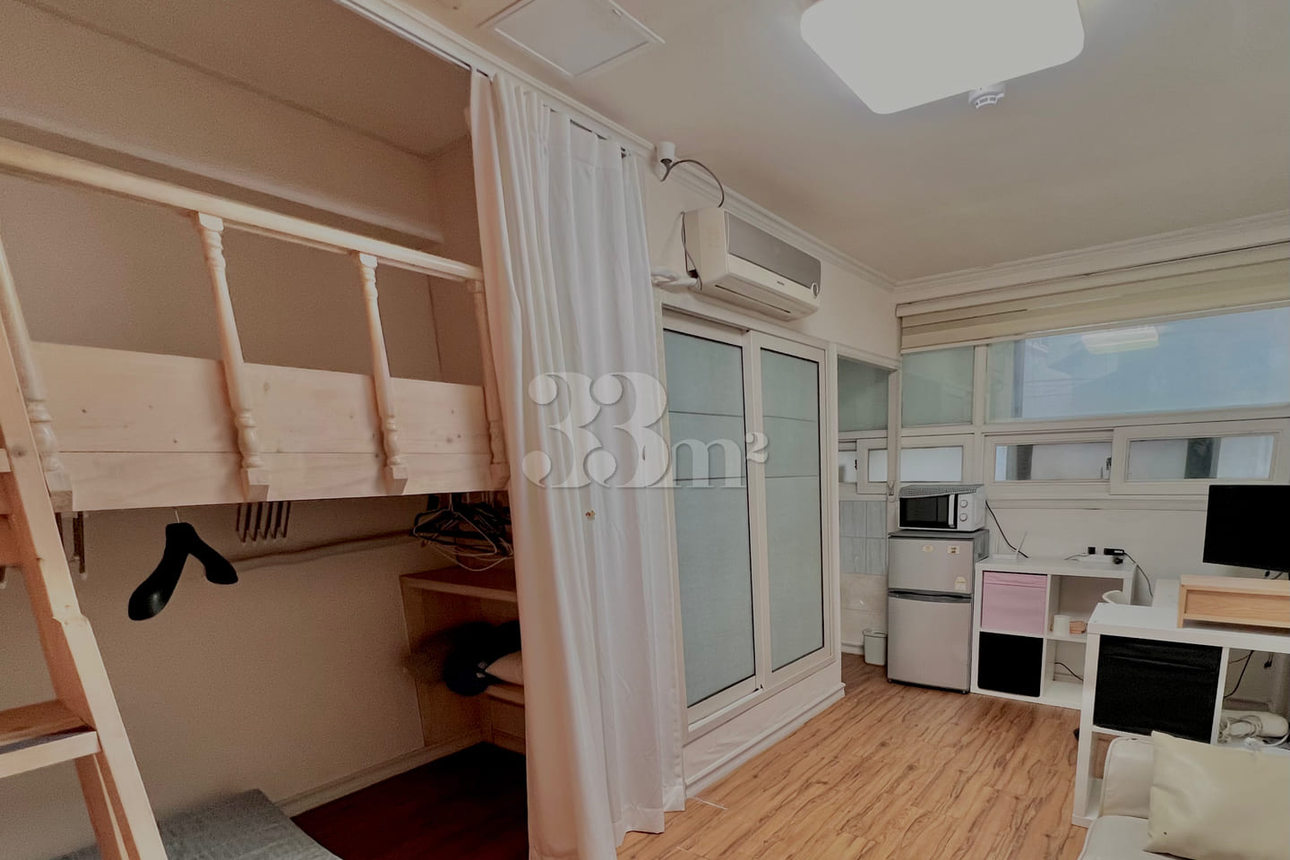 Room 208 1th image