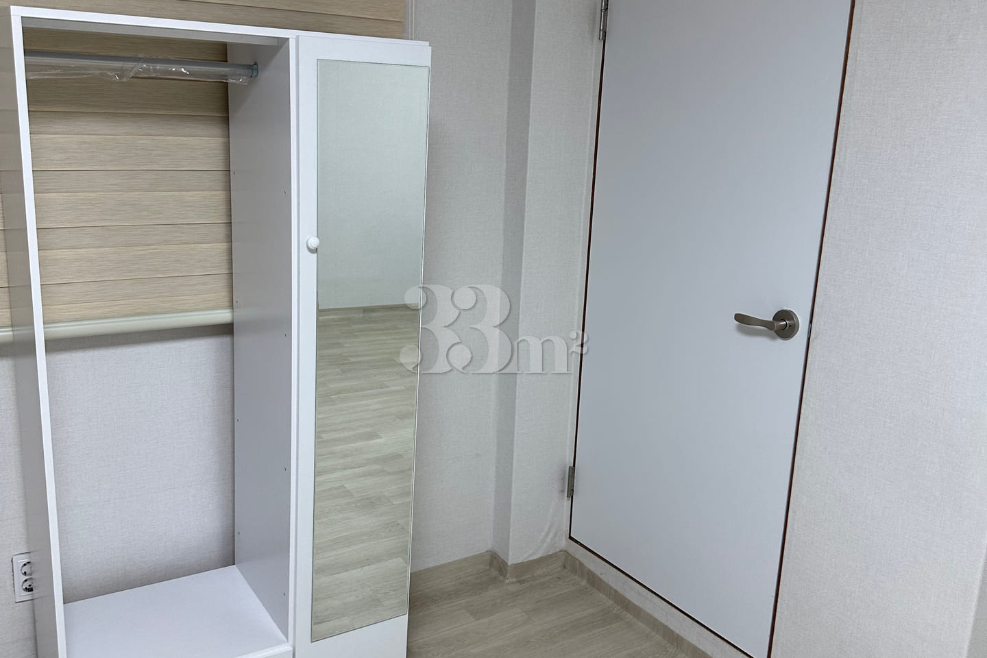 Studio apartment near the subway station, ful 3th image