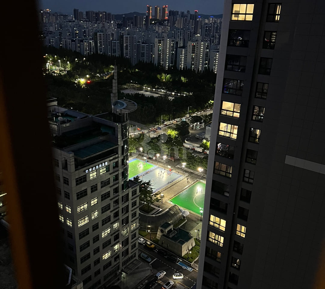 🌈 High-end Parking at an Unbeatable Price 17th image