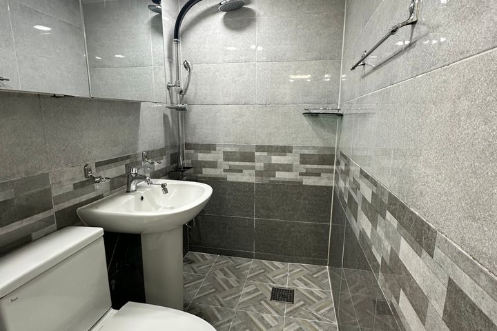 Two-bedroom apartment with convenient transpo 5th image