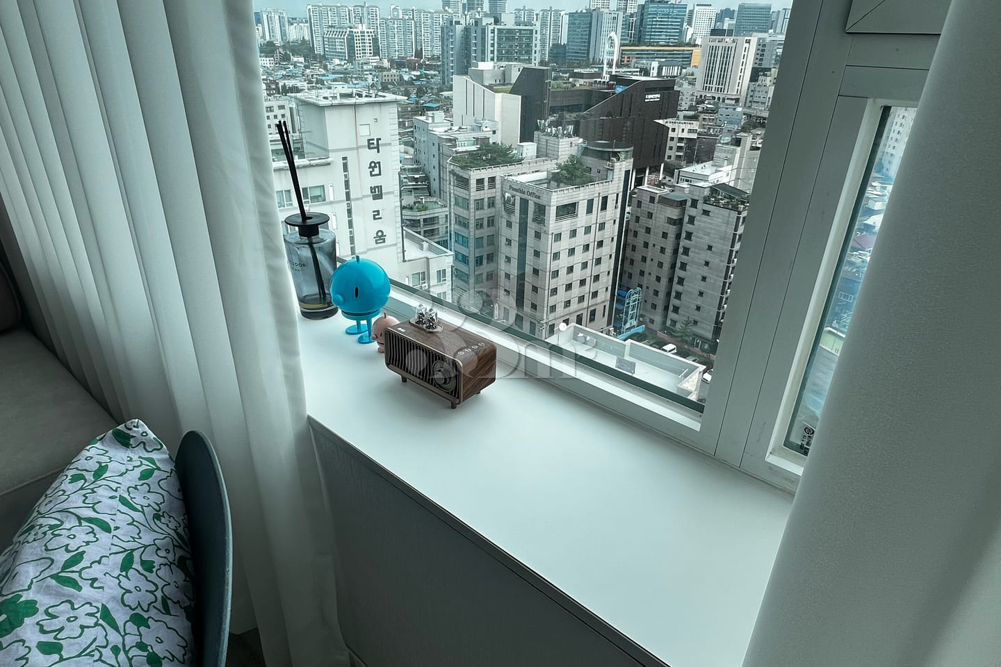 High-rise with a view near the subway station 14th image