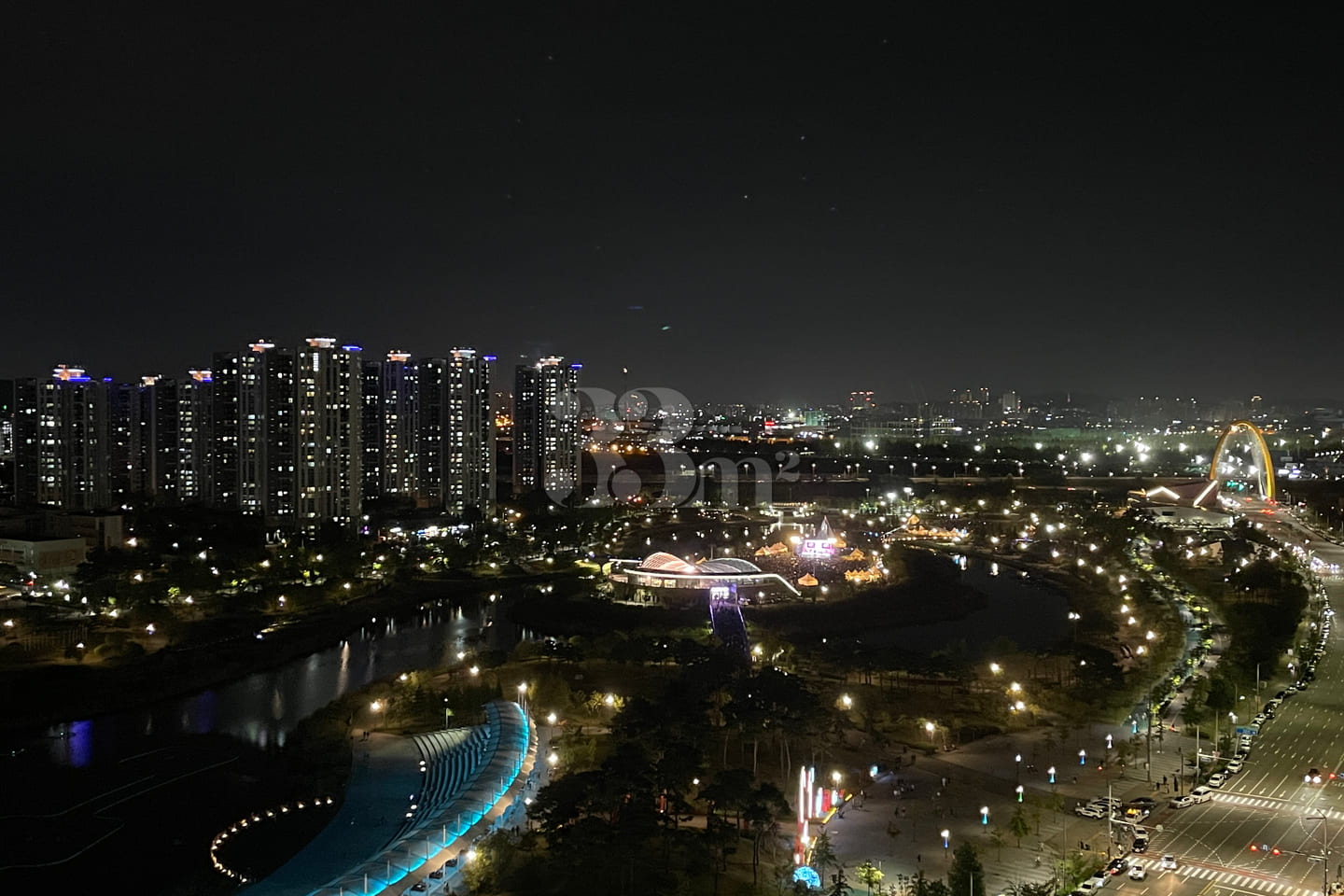 A night view hotspot overlooking the lake✨ 9th image