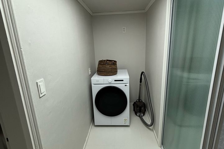 Kumho-dong 3-room fully renovated villa 5th image