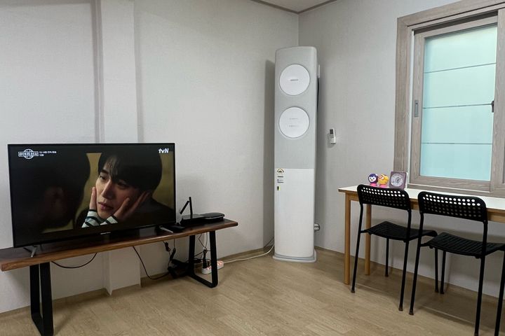 Neat 2-room unit, 2 minutes from Seodong Stat 0th image