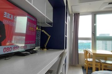 1 minute from the station, unobstructed view,
