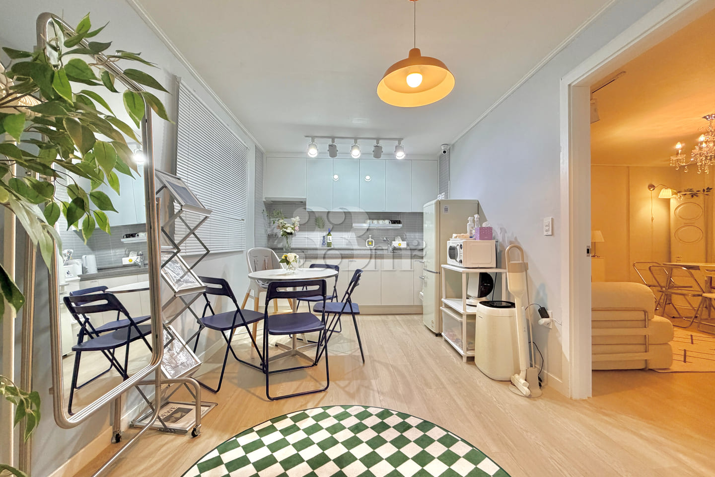 Spacious 2-room unit—no worries about noise f 4th image