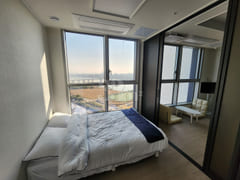 Sangam Deogeun, Han River view, fully furnish 3th image