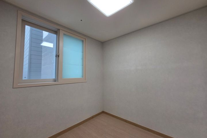 Neat two-room apartment in Doksan-dong 2th image