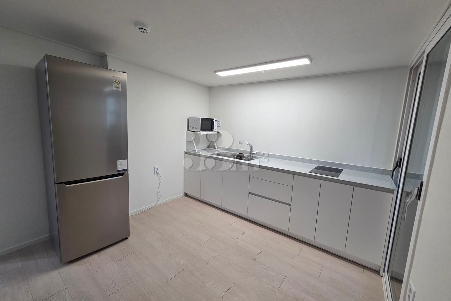Spacious 2-bedroom unit + rooftop terrace 8th image