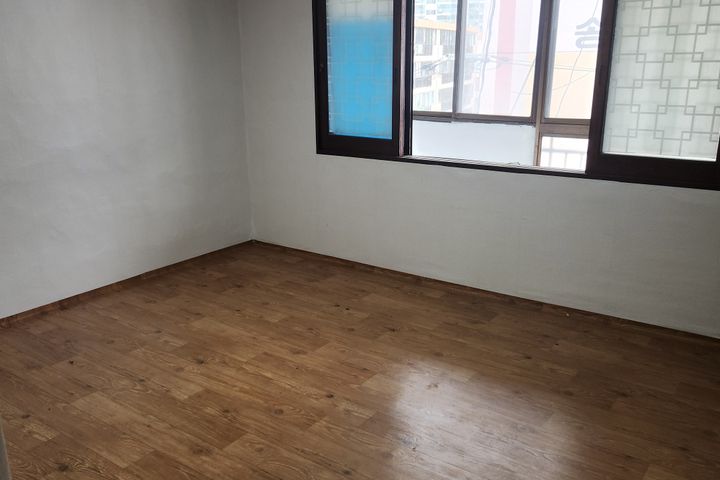 A comfortable and quiet house. 1th image